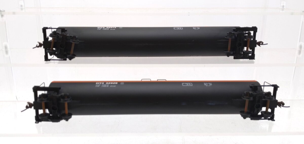 Walthers 932-27304 HO Cities Service 33,000 Gallon LPG Tank Cars (Set of 2) EX/Box