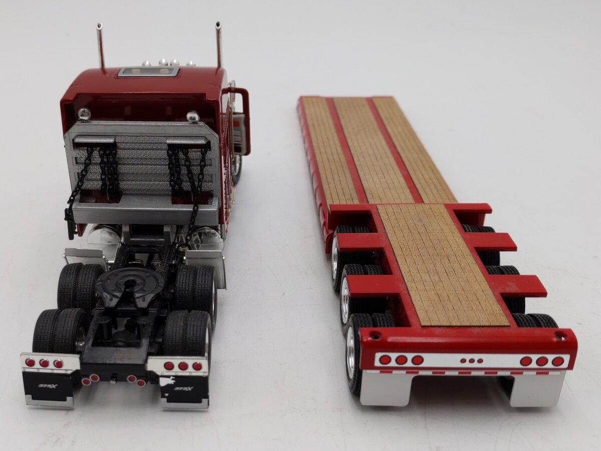 Unknown Manufacturer 1:50 Scale Peterbilt Semi-Truck w/Tri-Axle Lowboy EX