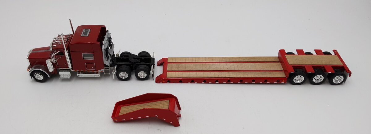 Unknown Manufacturer 1:50 Scale Peterbilt Semi-Truck w/Tri-Axle Lowboy EX
