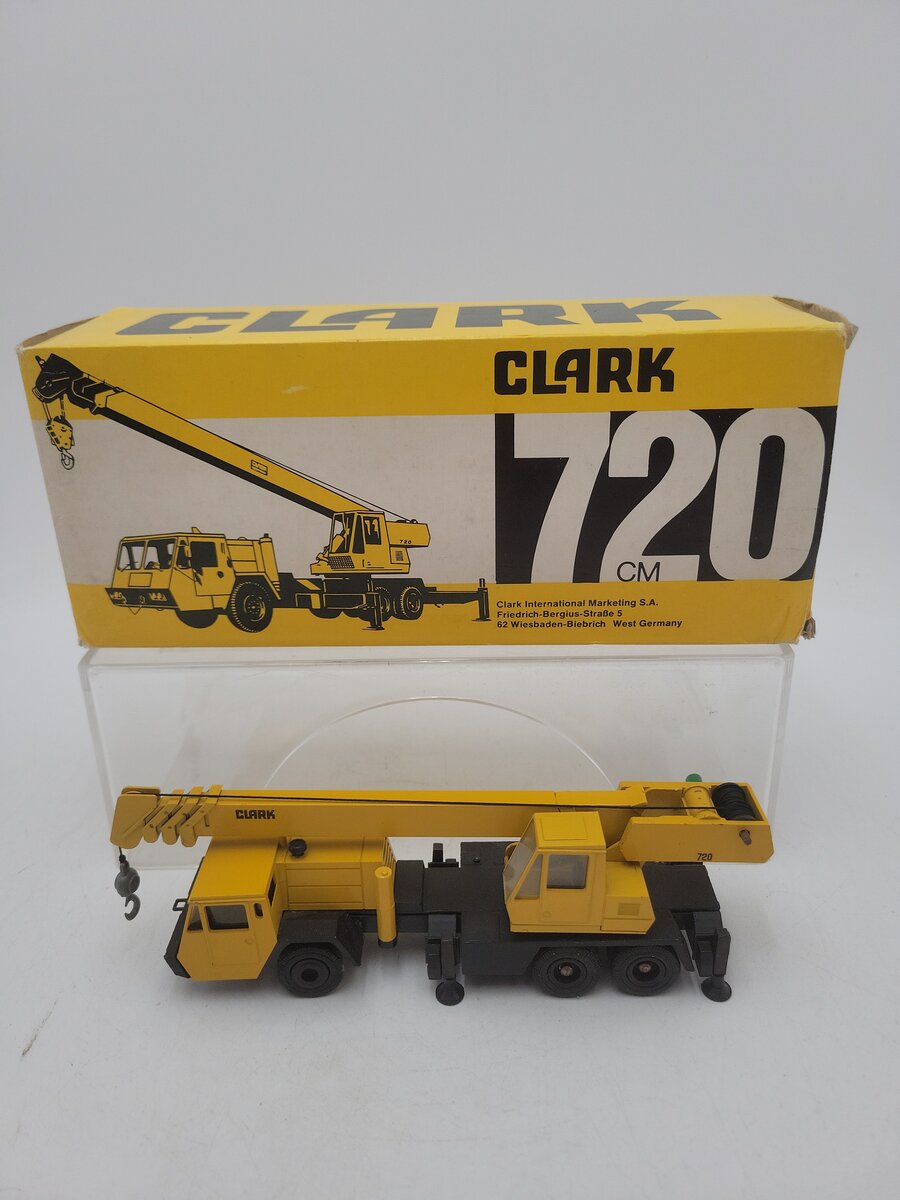 Gescha 3073 1:50 Scale Clark 720CM Mobile Crane Truck Diecast Model NIB