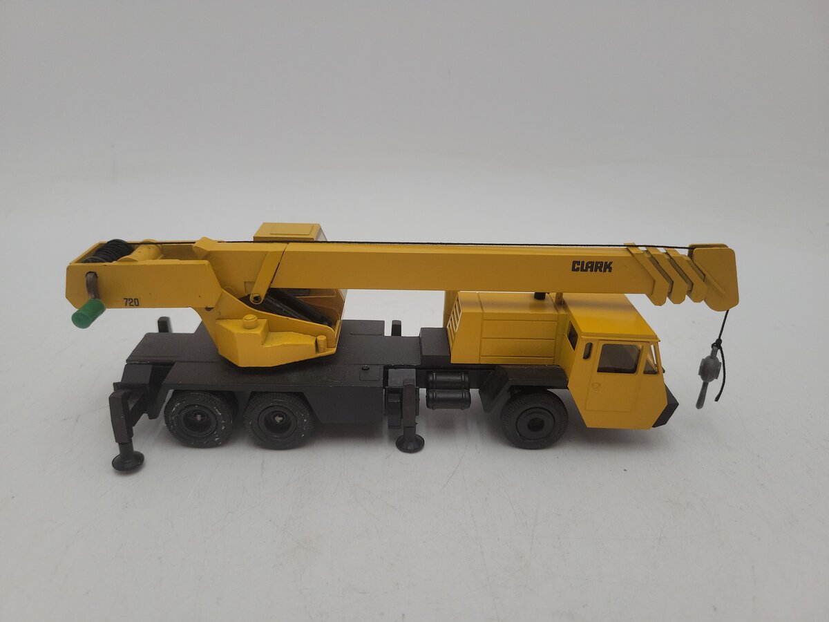 Gescha 3073 1:50 Scale Clark 720CM Mobile Crane Truck Diecast Model NIB
