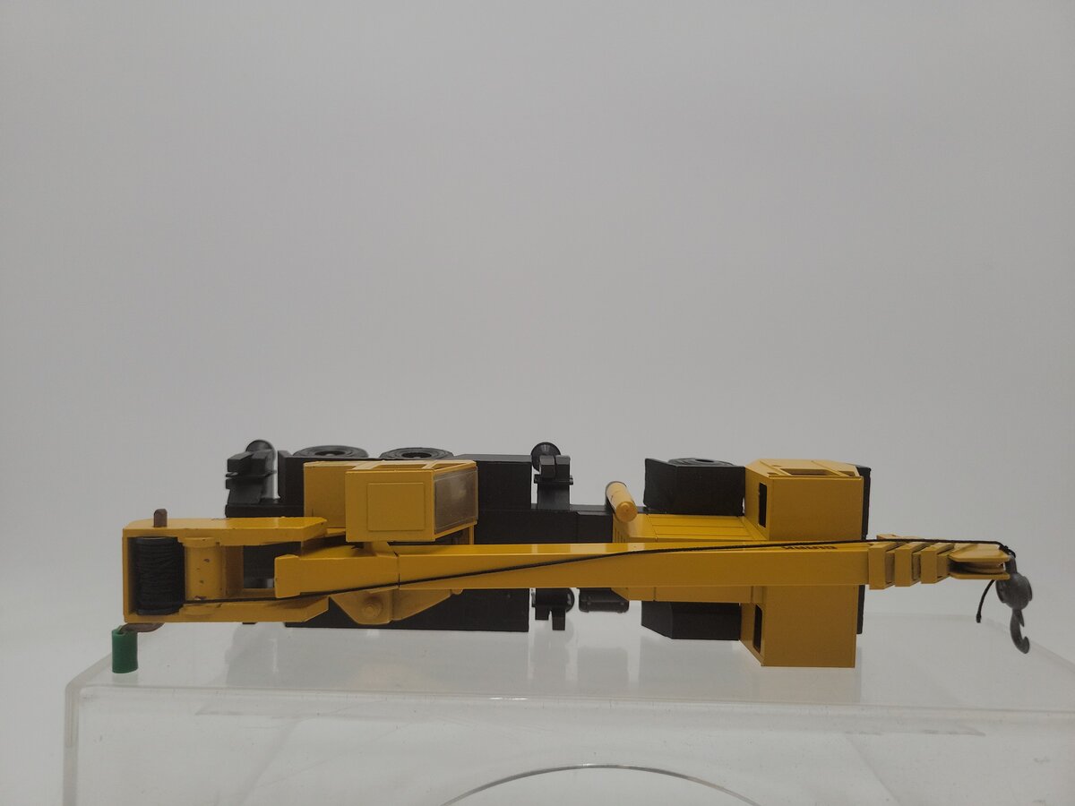 Gescha 3073 1:50 Scale Clark 720CM Mobile Crane Truck Diecast Model NIB