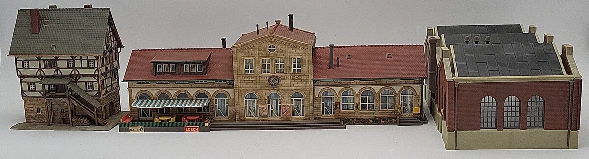 Kibri & Vollmer HO Assorted Buildings: 53452, 8352, 8354, 53504, 838, 39462 [8] EX