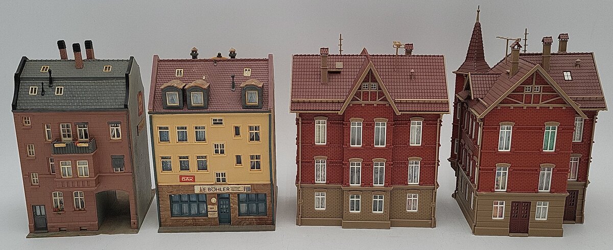 Kibri & Vollmer HO Assorted Buildings: 53452, 8352, 8354, 53504, 838, 39462 [8] EX