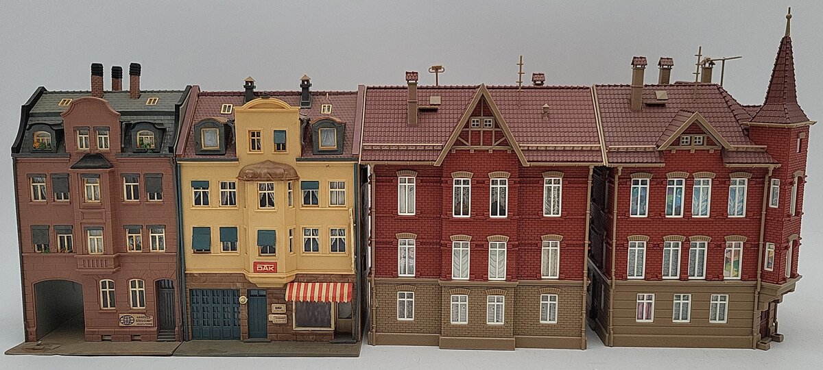 Kibri & Vollmer HO Assorted Buildings: 53452, 8352, 8354, 53504, 838, 39462 [8] EX