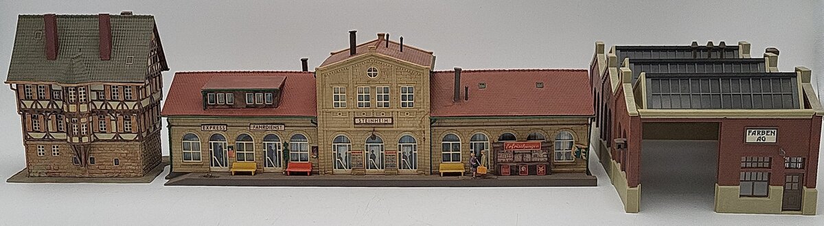 Kibri & Vollmer HO Assorted Buildings: 53452, 8352, 8354, 53504, 838, 39462 [8] EX