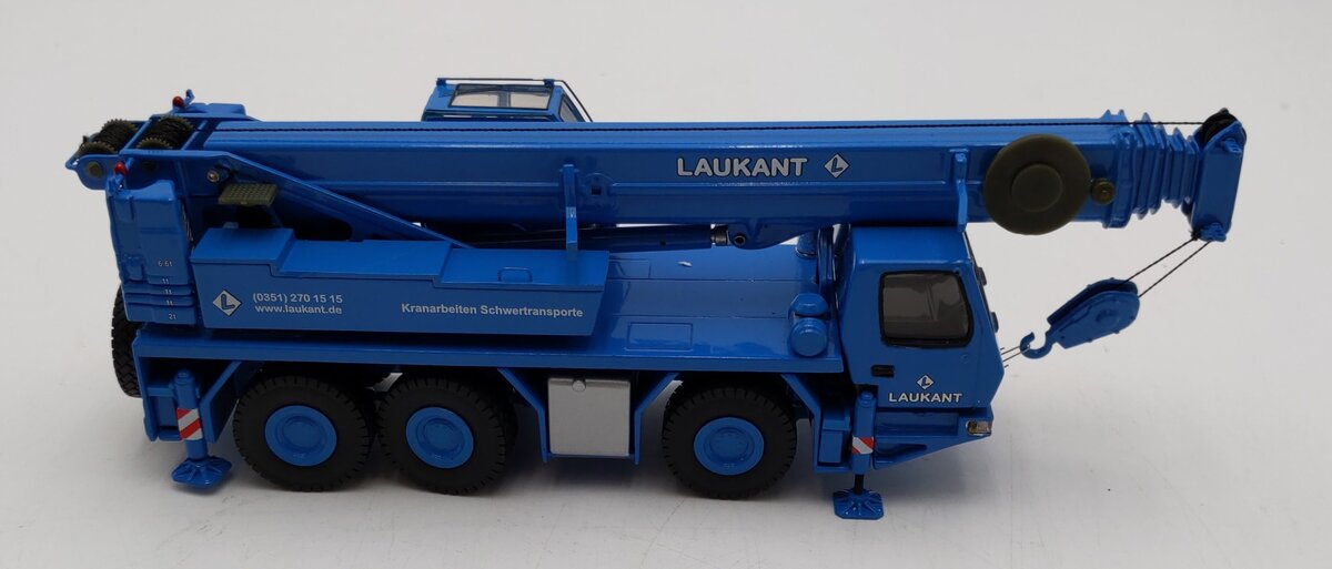 TWH Collectibles 1:50 Scale Grove GMK3055 3-Axle Mobile Crane EX