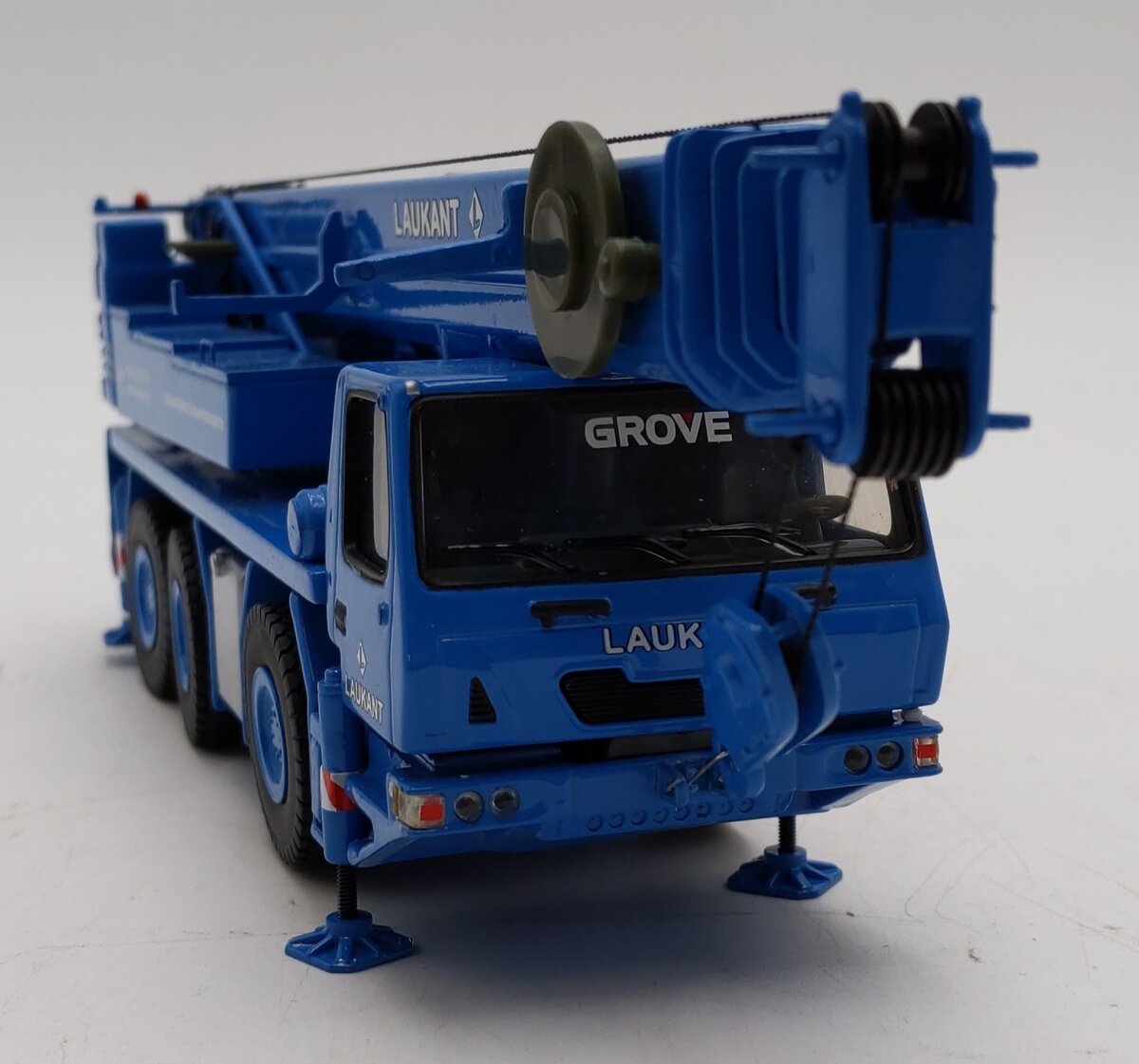 TWH Collectibles 1:50 Scale Grove GMK3055 3-Axle Mobile Crane EX