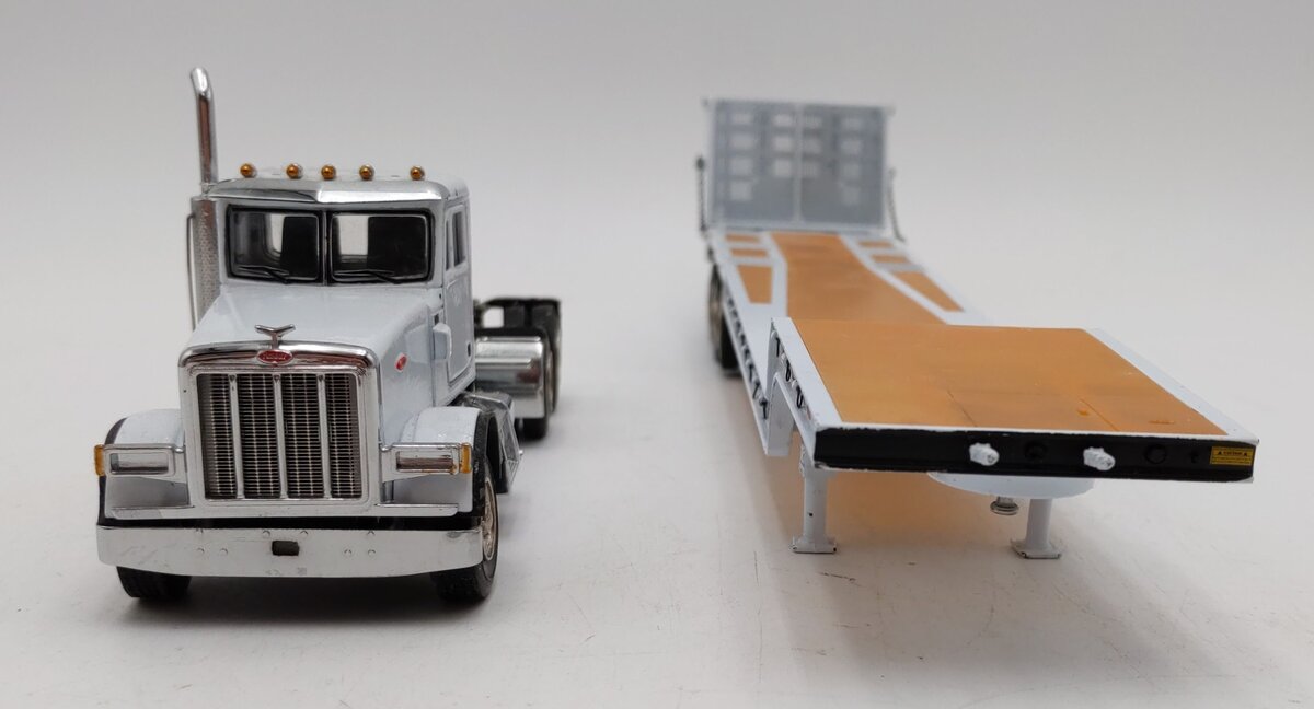 Sword Models SW2027-W 1:50 White Peterbilt 379 Tractor w/Nelson Ramp Trailer NEW