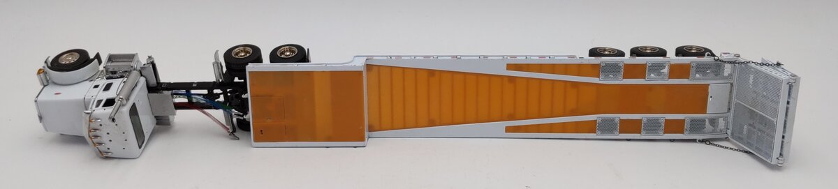 Sword Models SW2027-W 1:50 White Peterbilt 379 Tractor w/Nelson Ramp Trailer NEW