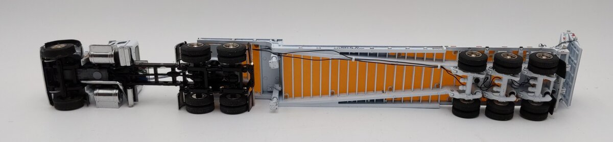 Sword Models SW2027-W 1:50 White Peterbilt 379 Tractor w/Nelson Ramp Trailer NEW