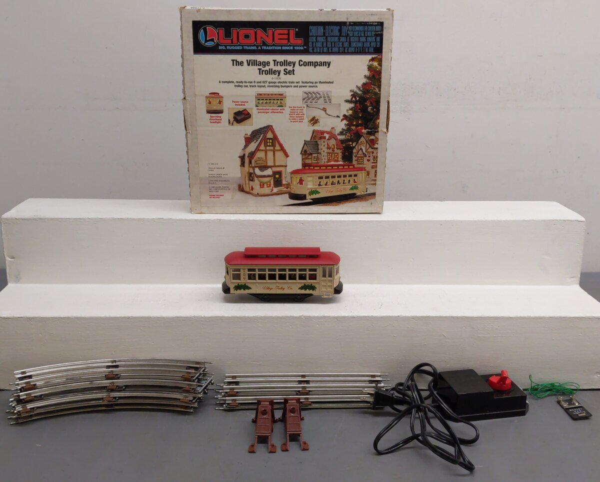 Lionel 6-11809 O Gauge The Village Trolley Christmas Train Set EX/Box