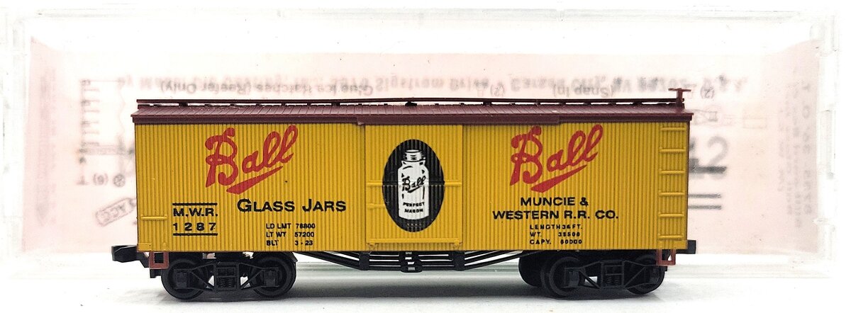 Roundhouse 8755 N Scale Ball Glass Jars Billboard Box Car #1287 LN/Box