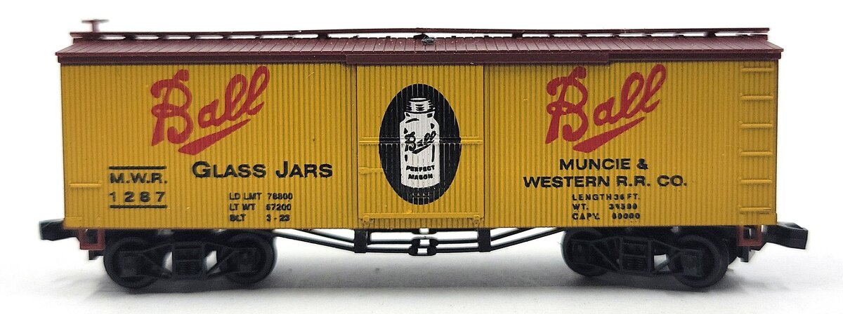 Roundhouse 8755 N Scale Ball Glass Jars Billboard Box Car #1287 LN/Box