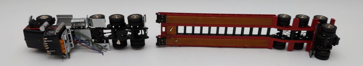 WSI Models 1:50 Scale Kenworth T800 Tractor w/Mammoet Lowloader VG