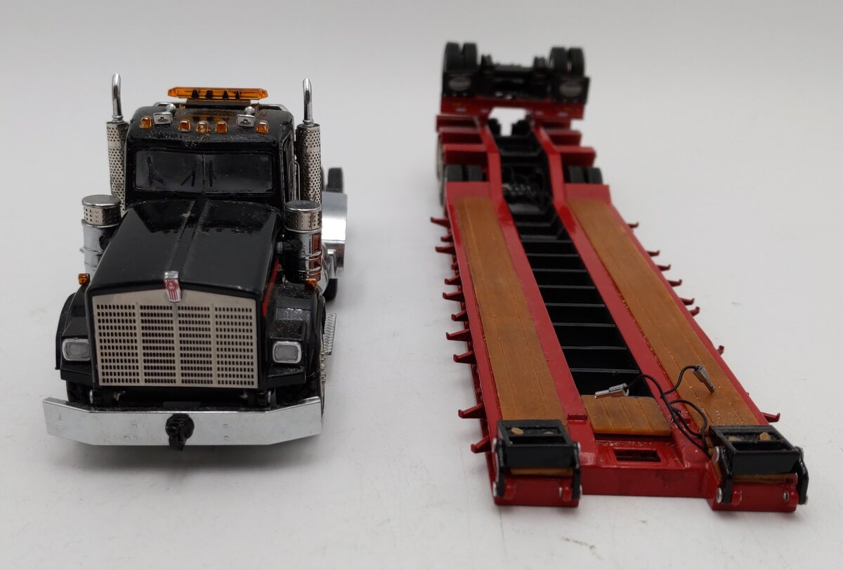 WSI Models 1:50 Scale Kenworth T800 Tractor w/Mammoet Lowloader VG