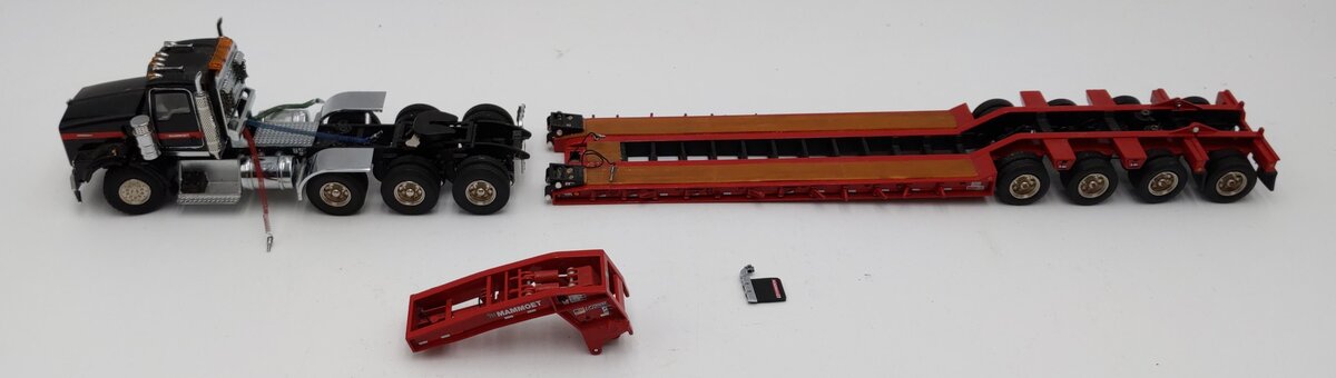WSI Models 1:50 Scale Kenworth T800 Tractor w/Mammoet Lowloader VG