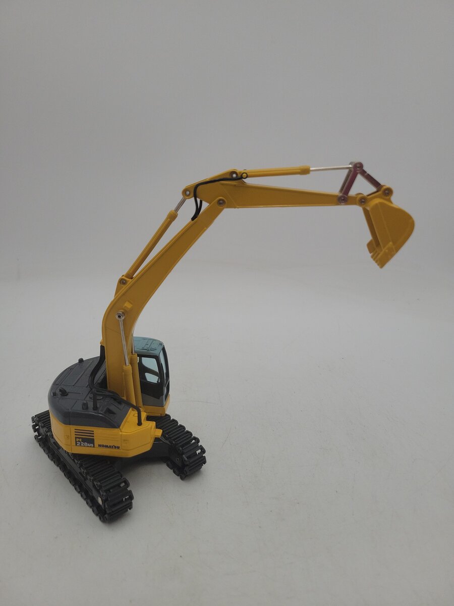Komatsu 228US 1:43 Scale Yellow Galeo Excavator Diecast Model EX/Box