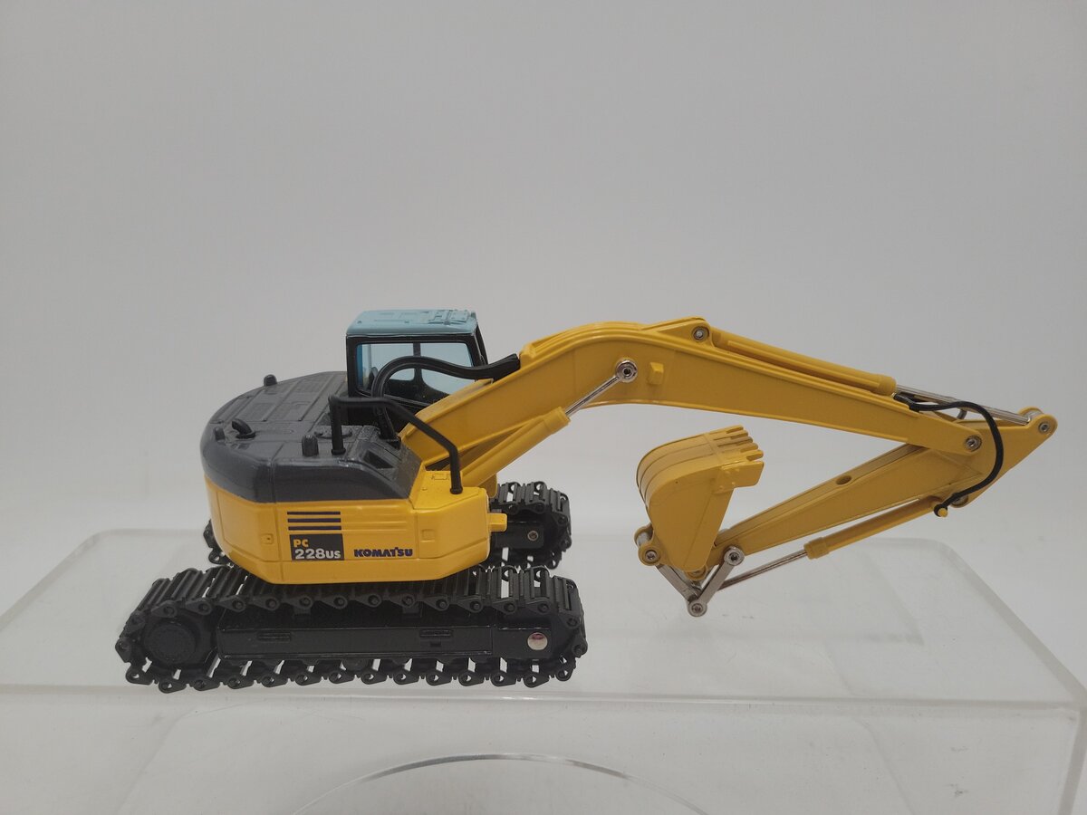 Komatsu 228US 1:43 Scale Yellow Galeo Excavator Diecast Model EX/Box