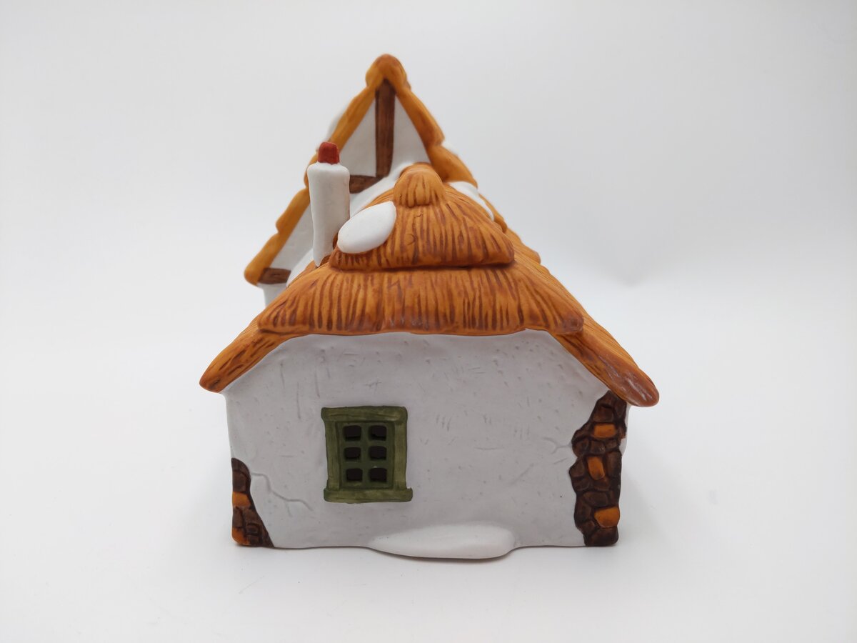 Dept 56 6500-5 Dickens Village Series: The Cottage of Bob Cratchit & Tiny Tim EX/Box