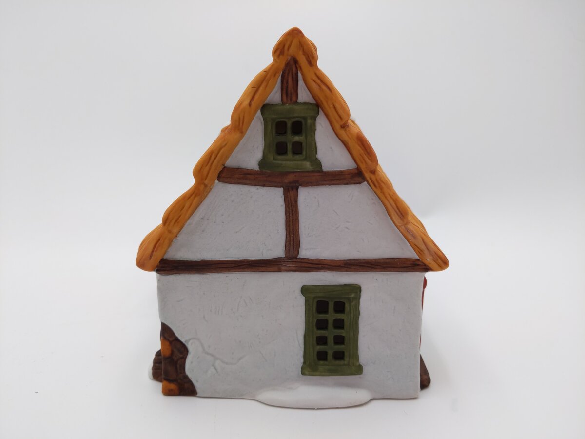 Dept 56 6500-5 Dickens Village Series: The Cottage of Bob Cratchit & Tiny Tim EX/Box