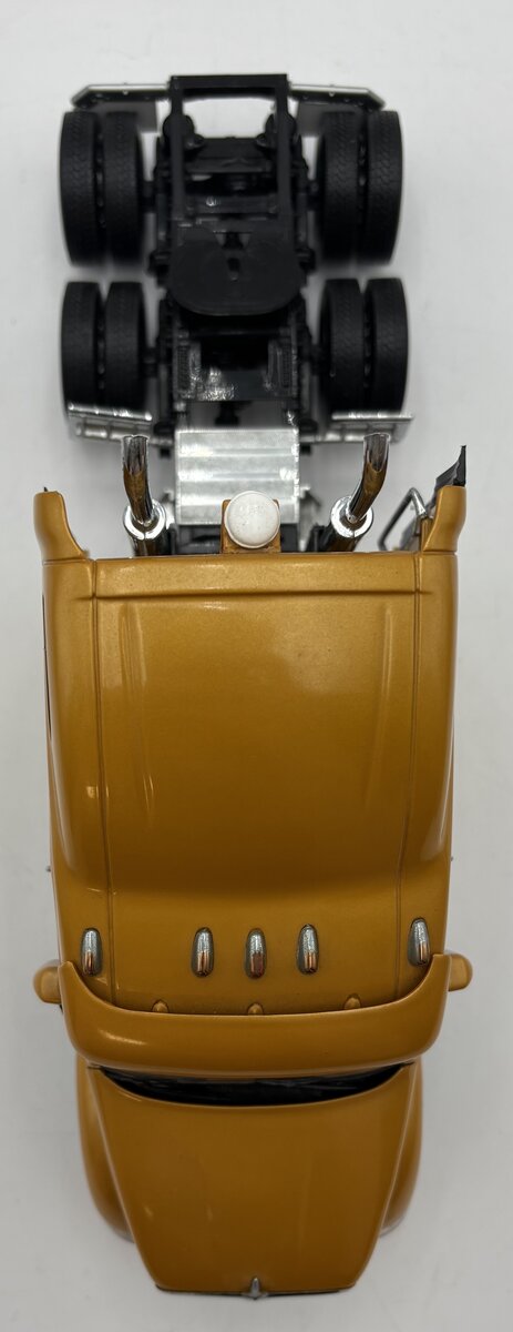 Franklin Mint 1:32 Gold Peterbilt Model 387 Semi-Tractor Diecast EX