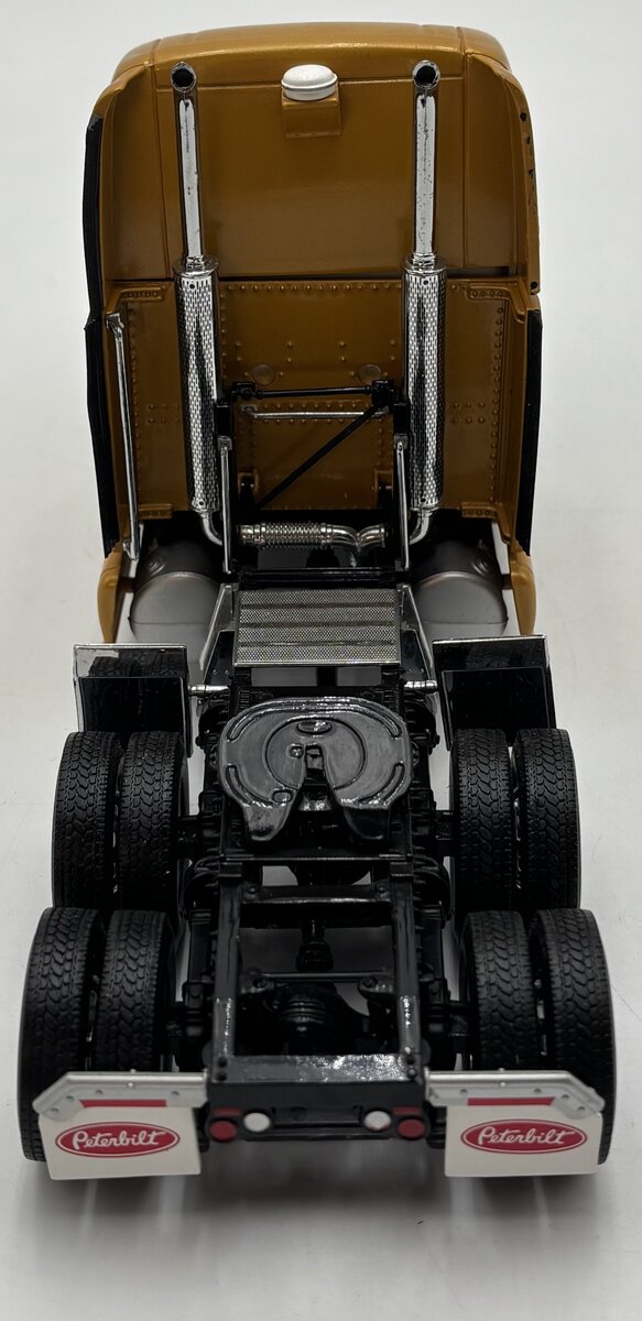 Franklin Mint 1:32 Gold Peterbilt Model 387 Semi-Tractor Diecast EX
