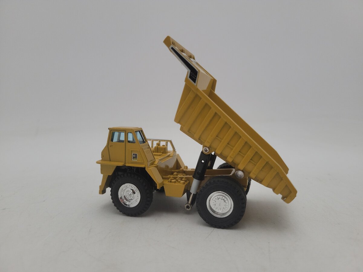 Shinsei M-22 1:90 Scale Caterpillar 777 Dump Truck W/1 Figure & Accessories NIB