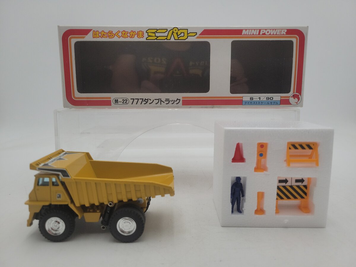 Shinsei M-22 1:90 Scale Caterpillar 777 Dump Truck W/1 Figure & Accessories NIB