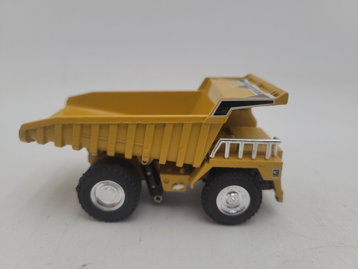 Shinsei M-22 1:90 Scale Caterpillar 777 Dump Truck W/1 Figure & Accessories NIB