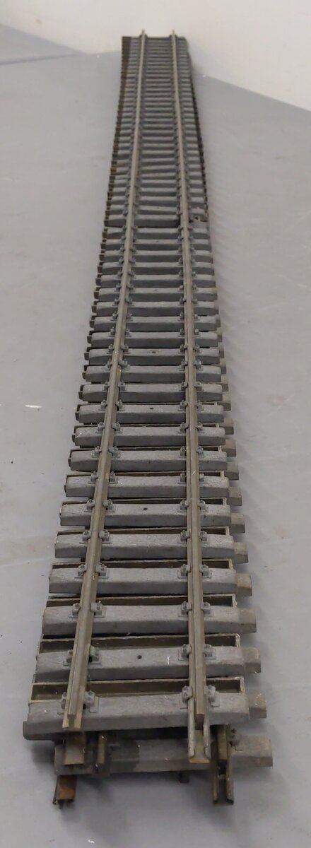 Aristo-Craft 11098 Euro Brass 5' Straight Track Sections (4)