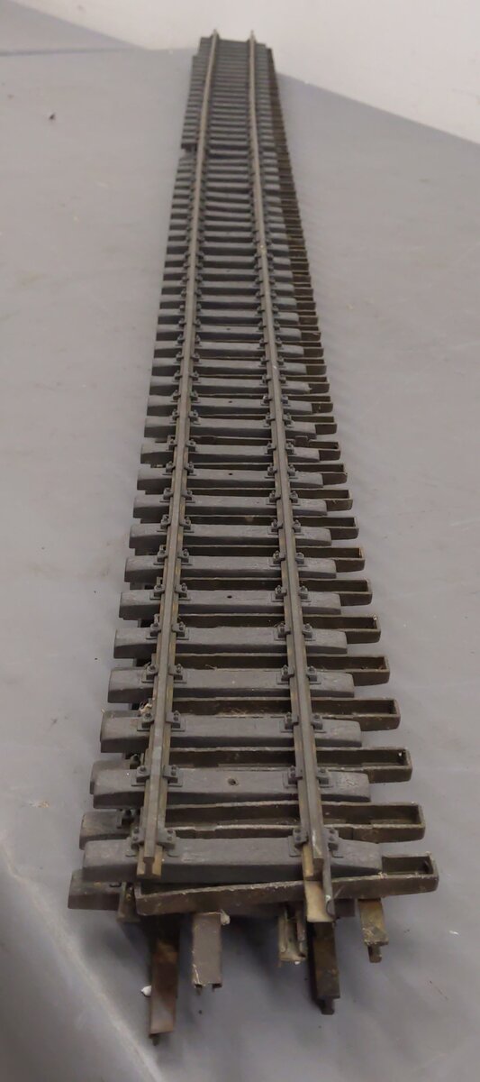 Aristo-Craft 11098 Euro Brass 5' Straight Track Sections (4)