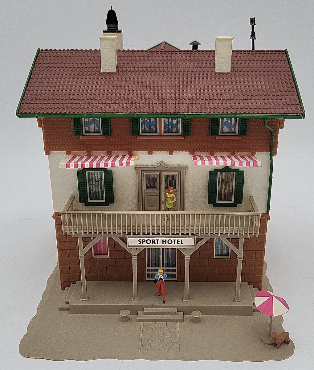 Vollmer 3704 HO Scale Sport Hotel - Assembled EX