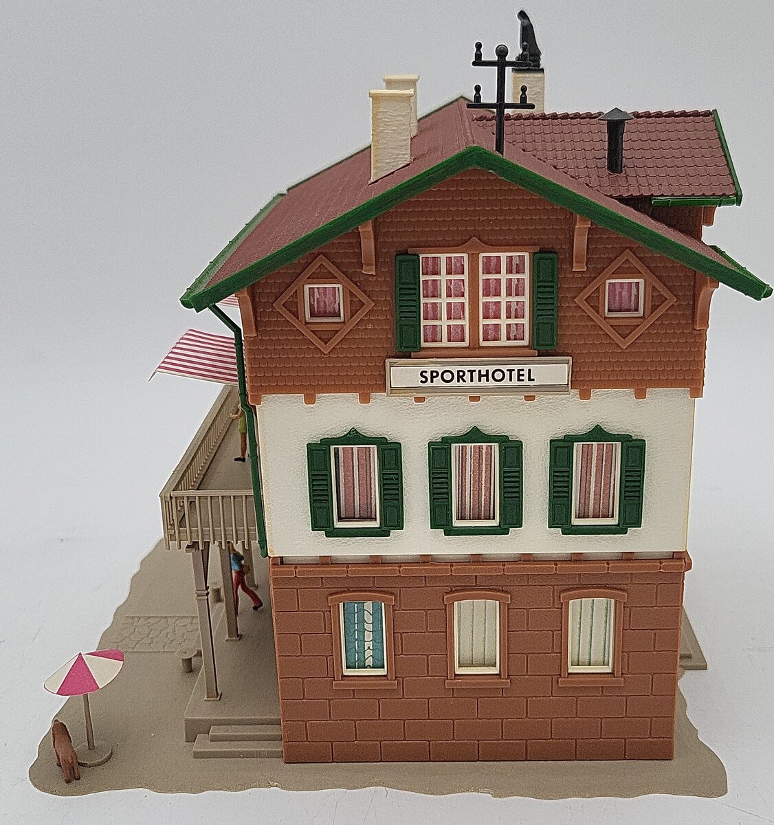 Vollmer 3704 HO Scale Sport Hotel - Assembled EX
