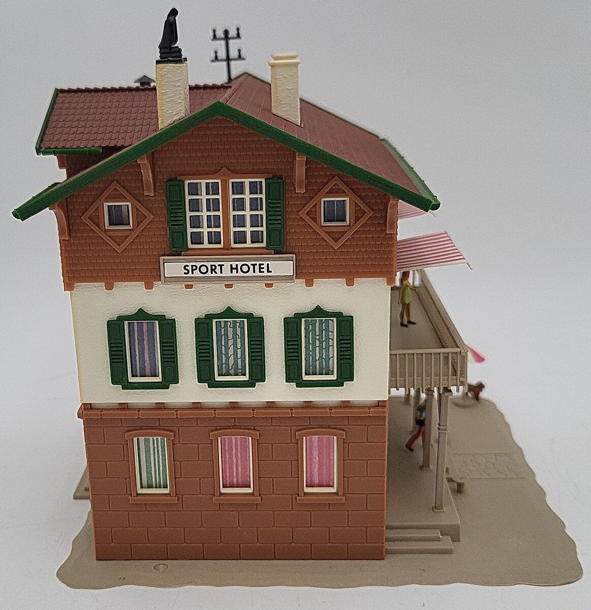 Vollmer 3704 HO Scale Sport Hotel - Assembled EX