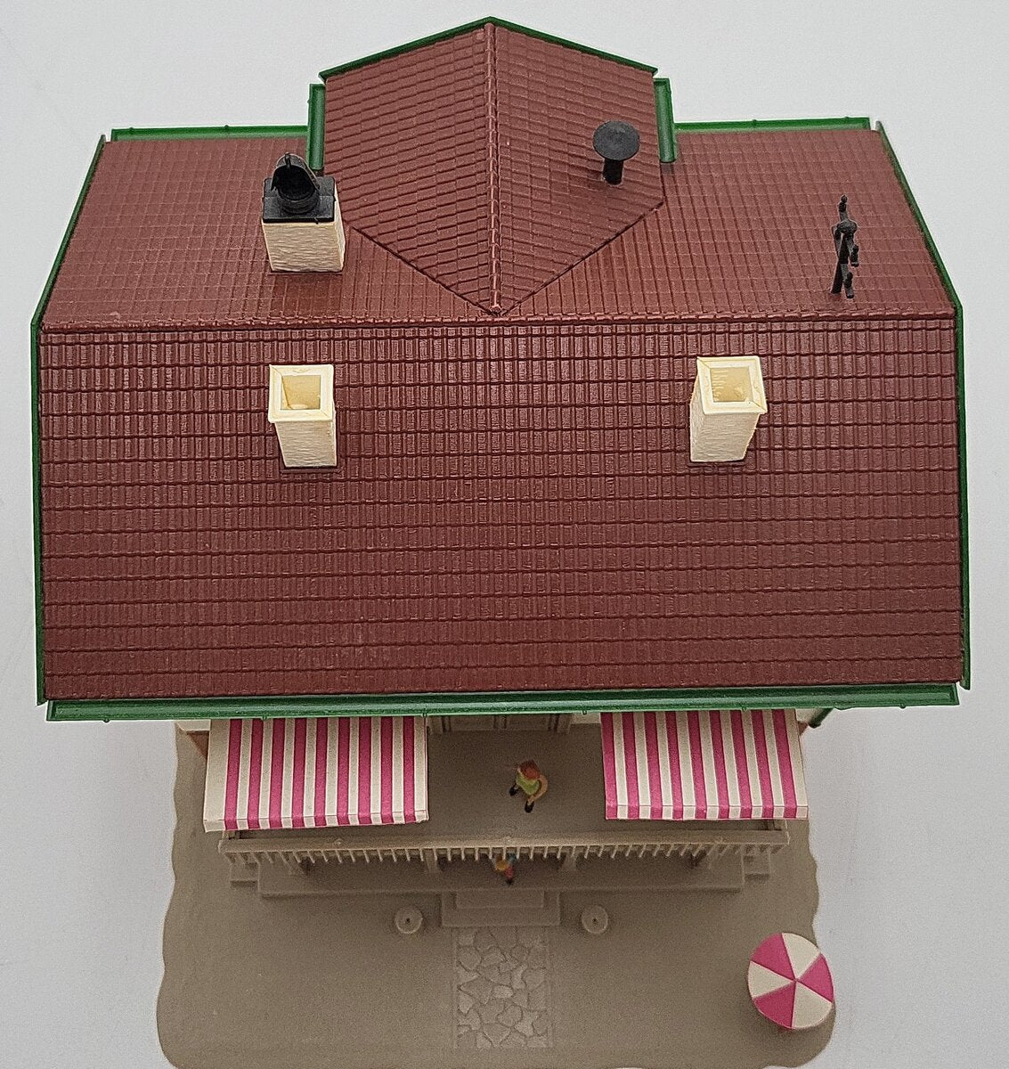 Vollmer 3704 HO Scale Sport Hotel - Assembled EX