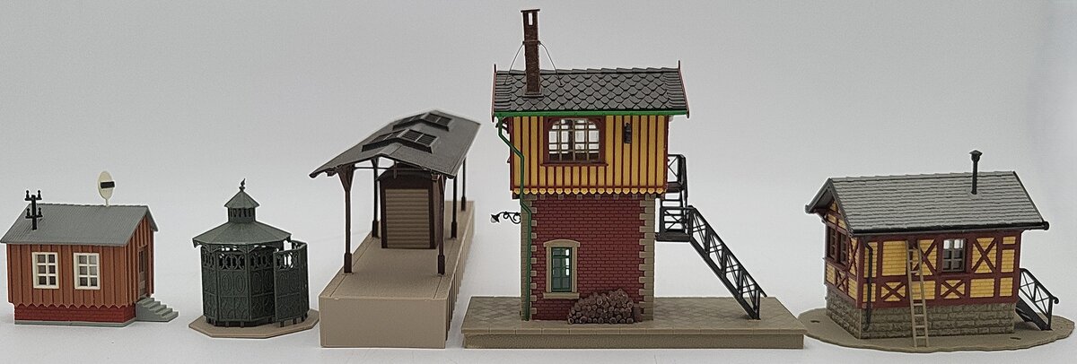 Vollmer HO Scale Assorted Assembled Buildings: 5731, 22101, 613, 5730, 20268 [5] EX