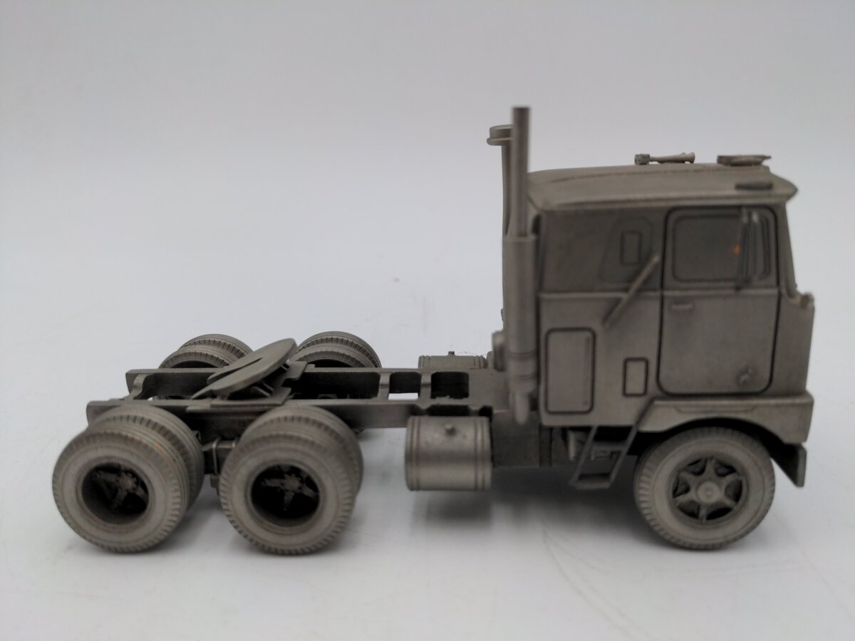 SpecCast Mack Pewter Highway Tractor VG