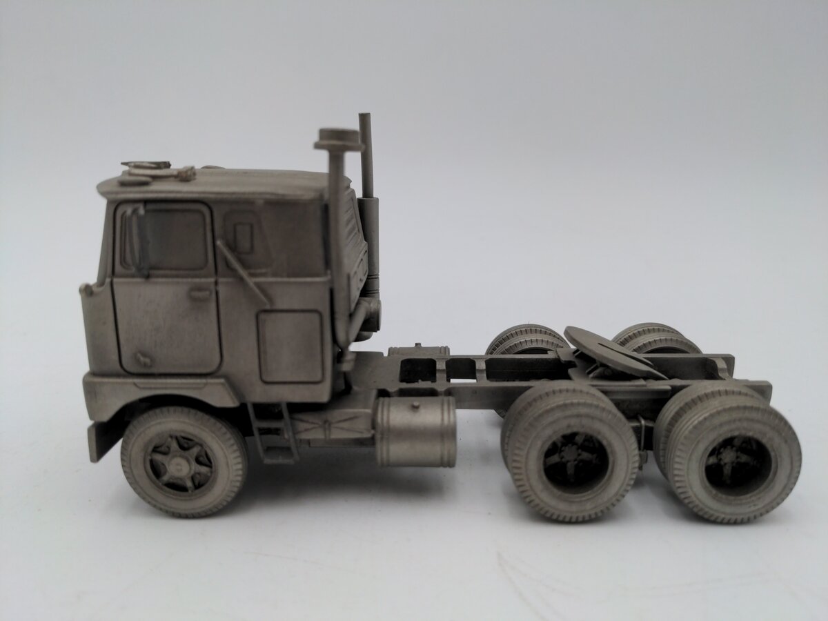 SpecCast Mack Pewter Highway Tractor VG