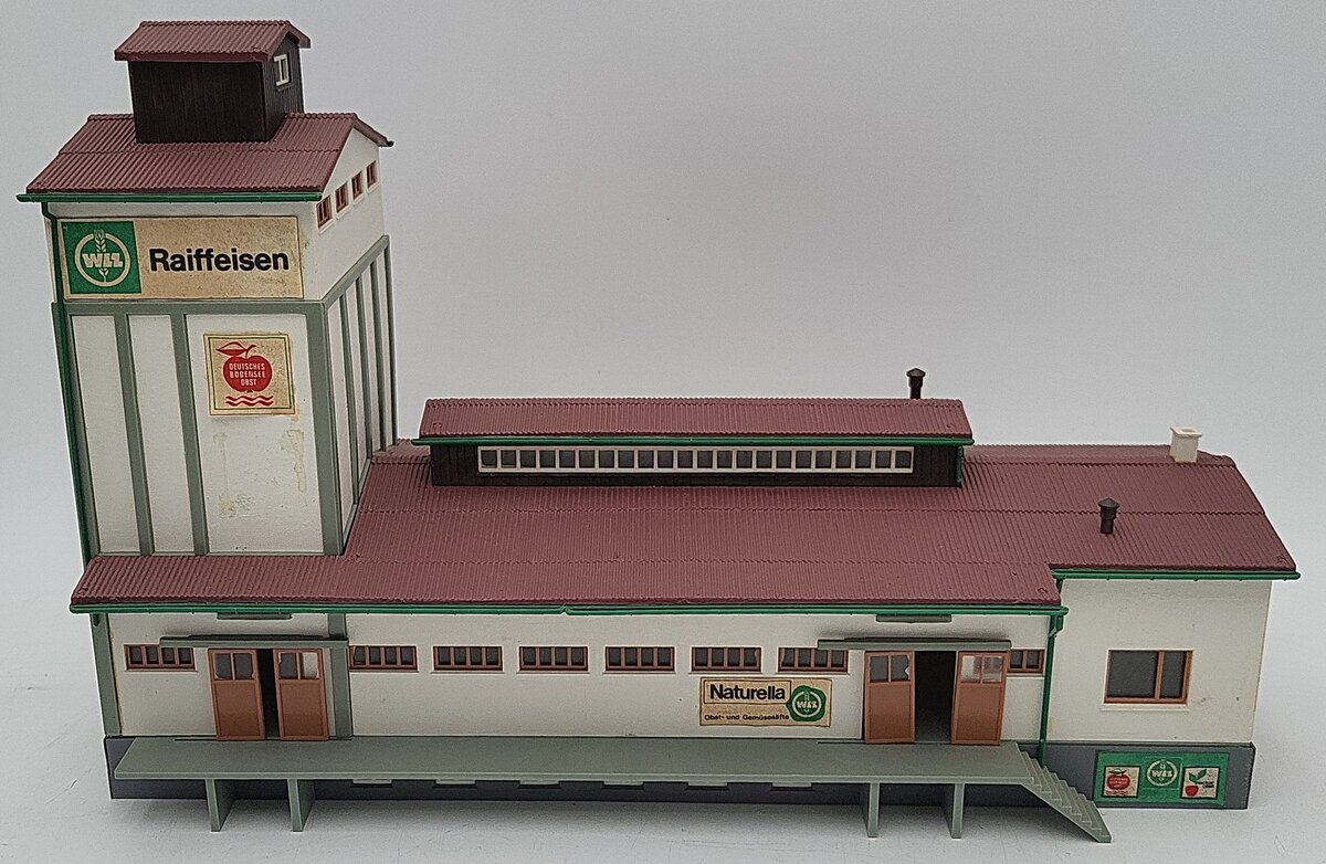 Kibri & Other HO Scale Assorted Asembled Buildings: G464 [2] EX