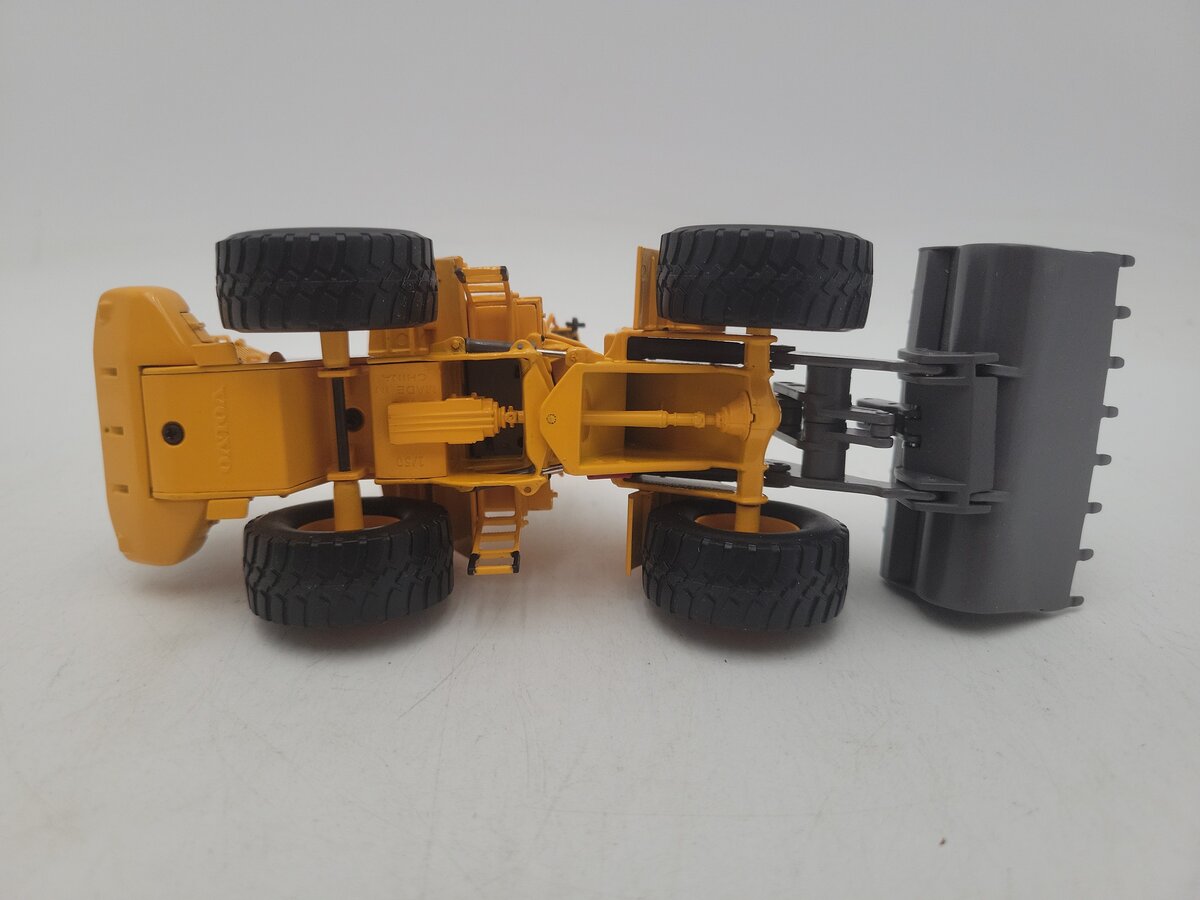 Motorart 13034 1:50 Scale Hi-Tech Volvo EC240B LC Excavator Diecast Model EX/Box