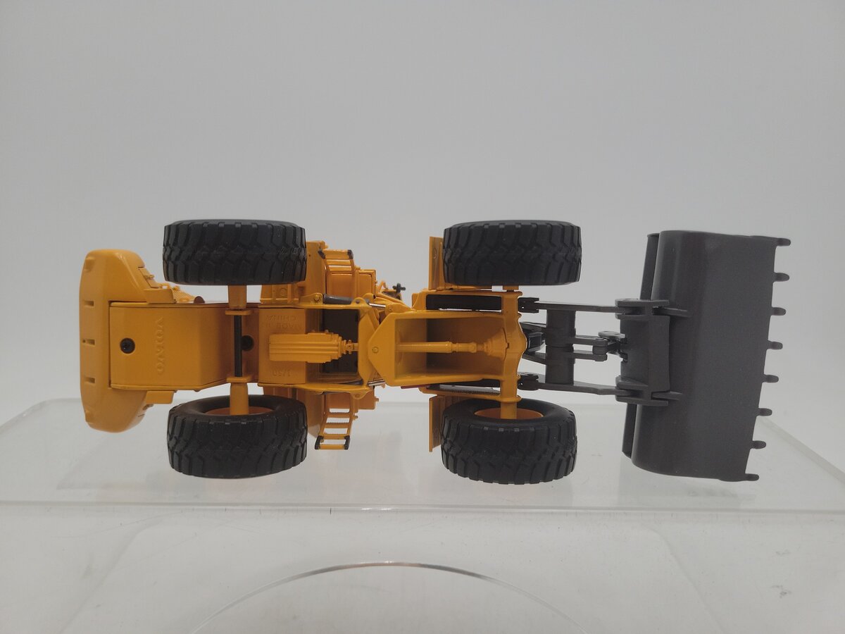 Motorart 13034 1:50 Scale Hi-Tech Volvo EC240B LC Excavator Diecast Model EX/Box