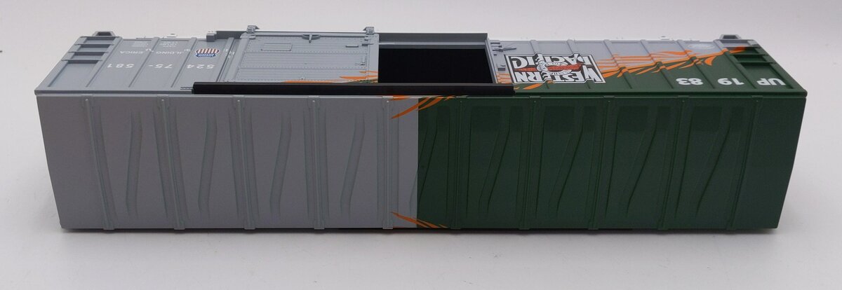 Lionel 6-52475 Union Pacific/Western Pacific Boxcar NIB