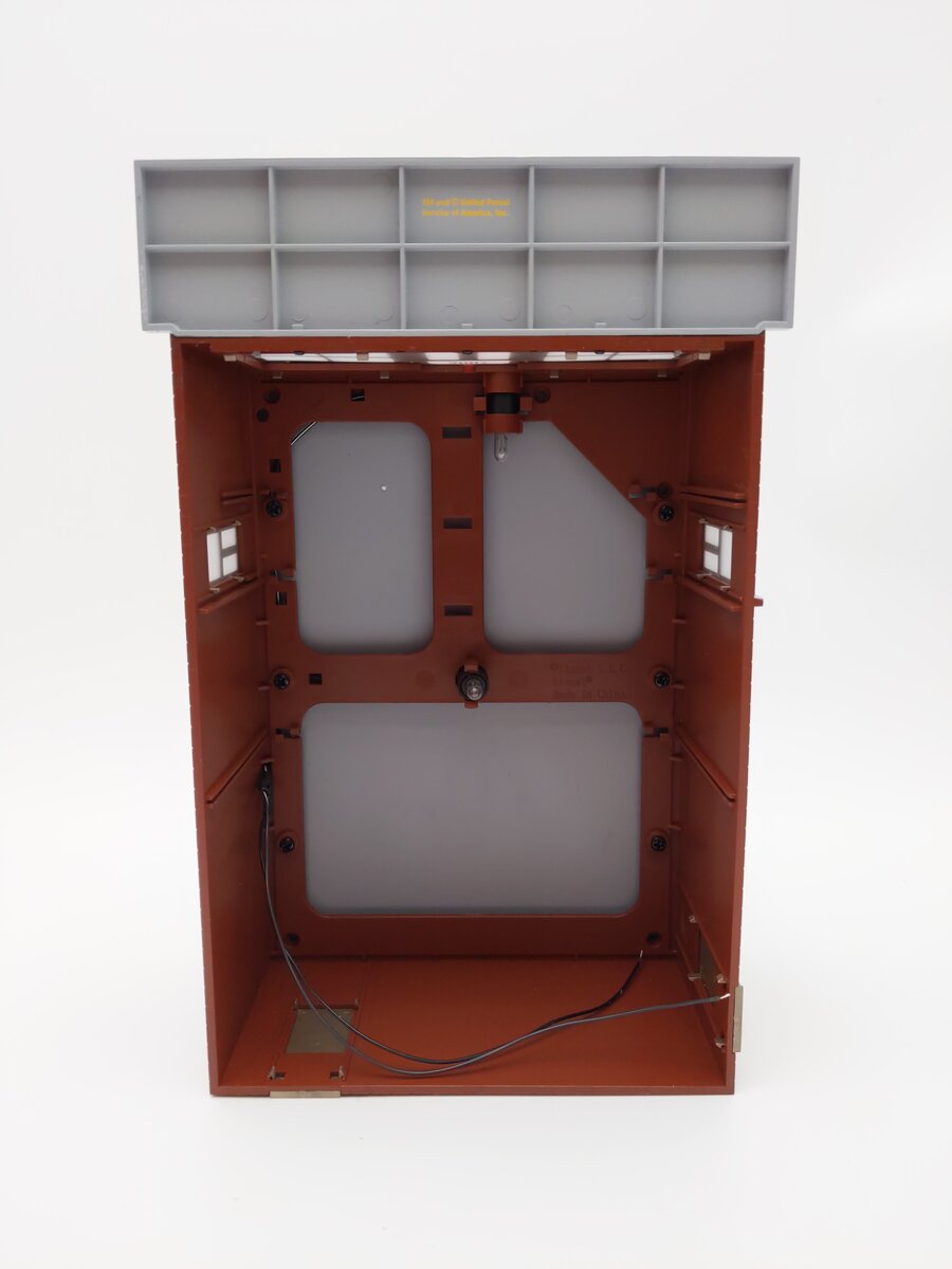 Lionel 6-14290 O Scale Assembled The UPS® Store Building - Illuminated NIB