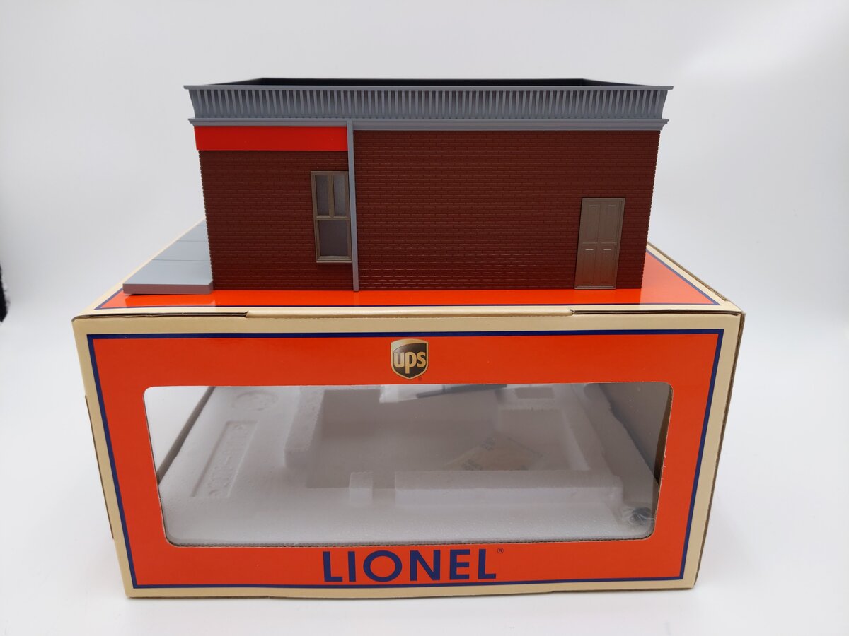 Lionel 6-14290 O Scale Assembled The UPS® Store Building - Illuminated NIB