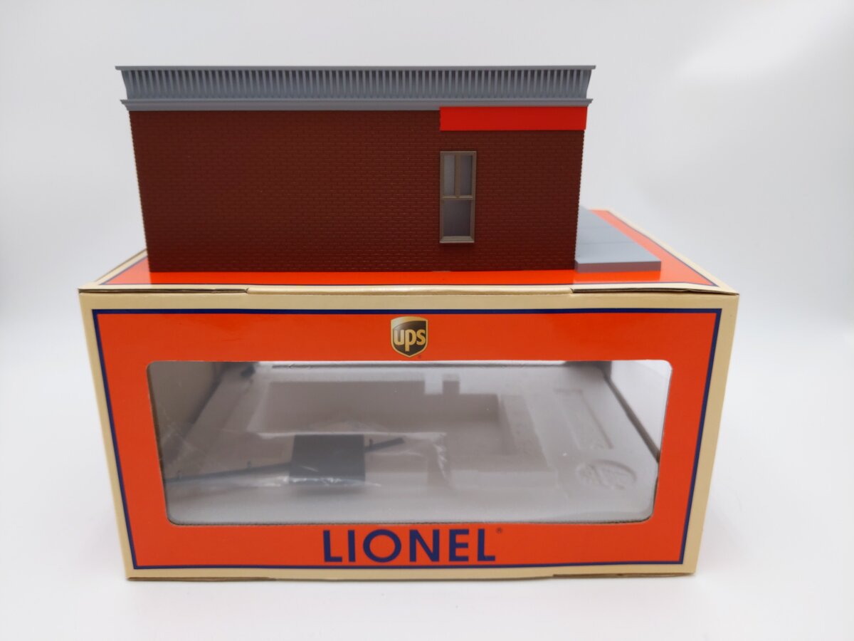 Lionel 6-14290 O Scale Assembled The UPS® Store Building - Illuminated NIB