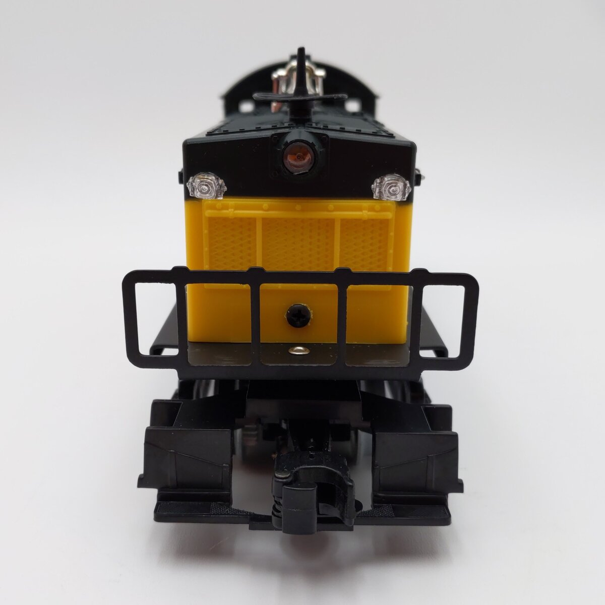 Lionel 6-18921 O Gauge Chicago & North Western NW2 Diesel Switcher #1017 VG/Box