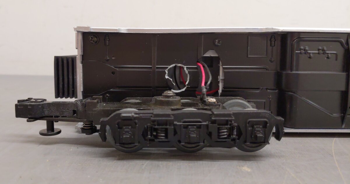 MTH 20-6748 O Gauge Amtrak "Mount Mitchell" Vista Dome Car/Box