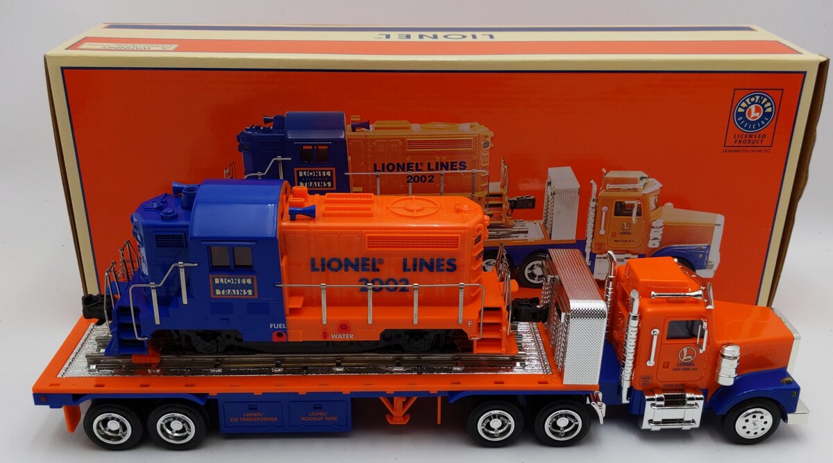Lionel TMT-18416 LT-702 Lionel Lines Flatbed Toy Truck with Diesel Locomotive LN/Box