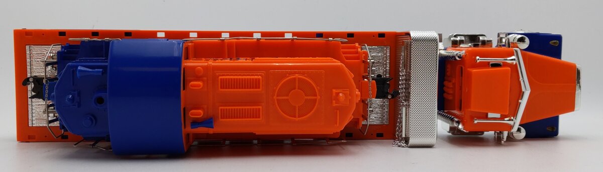 Lionel TMT-18416 LT-702 Lionel Lines Flatbed Toy Truck with Diesel Locomotive LN/Box